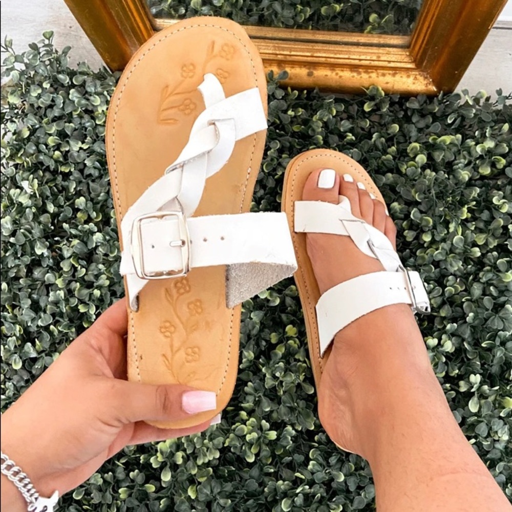 Guararez sandals